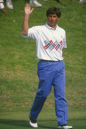 В 1980-е в гольф-моде еще чувствовалось влияние прошлых десятилетий. Даже такой образец консервативности, как Фред Коплс мог появиться в синих брюках и поло с рисунком.