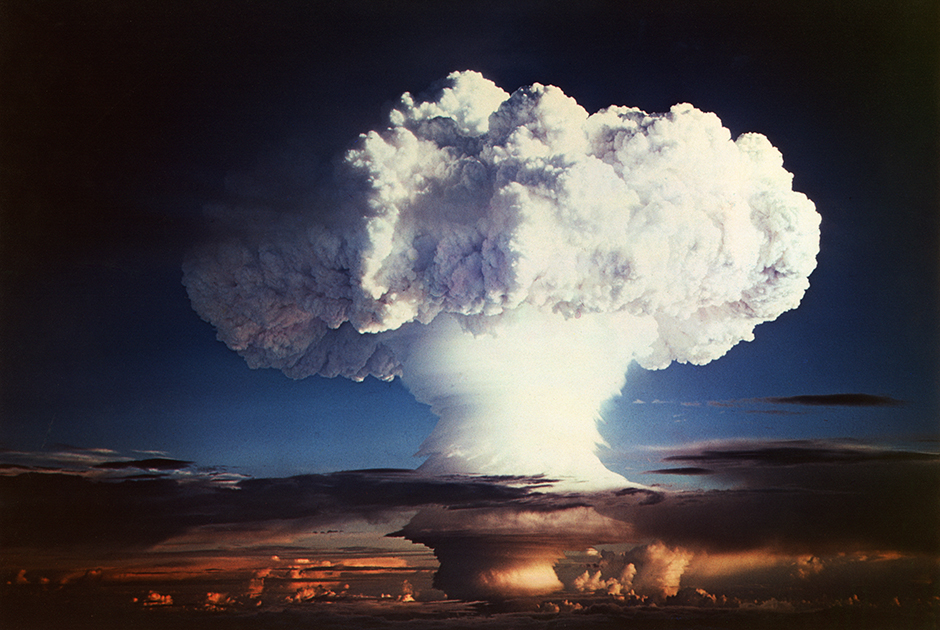 Ivy Mike — первое в мире испытание термоядерного взрывного устройства (10,4 мегатонны) на атолле Эниветок. Подрыв был осуществлен 1 ноября 1952 года.



