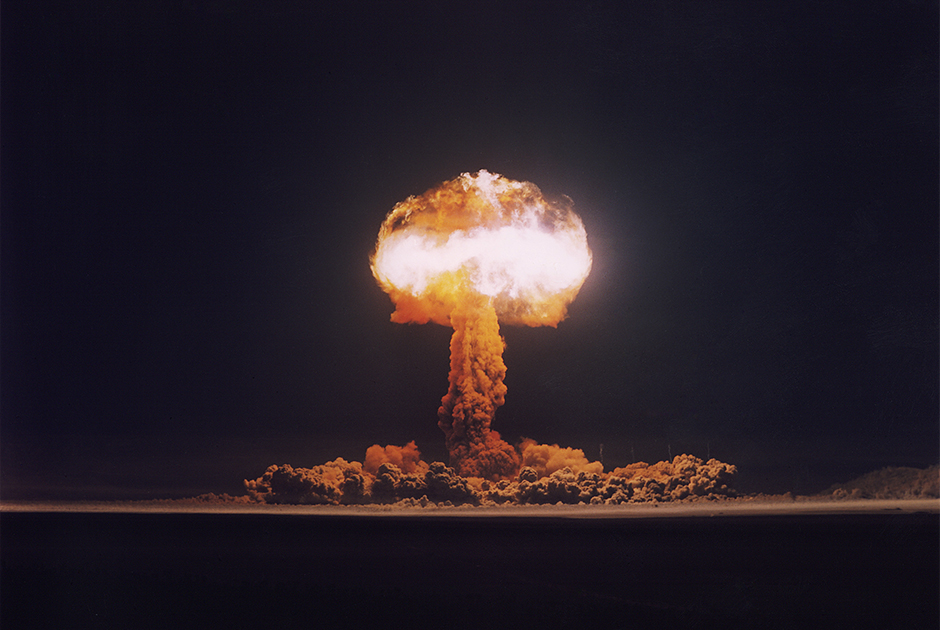 Испытание Hood в 1957 году стало самым мощным атмосферным ядерным взрывом (74 килотонны) на континентальной территории США. Испытанное устройство было термоядерным, несмотря на заявления властей о том, что испытания термоядерных зарядов в Неваде не проводятся. 
