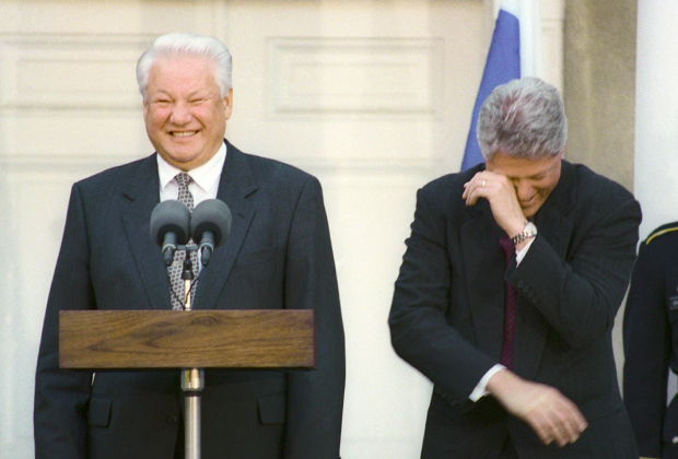 Президент РФ Борис Ельцин и президент США Билл Клинтон на совместной пресс-конференции. США, 1995 год