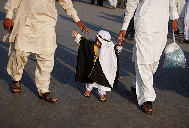 К арабскому костюму приучают с детства