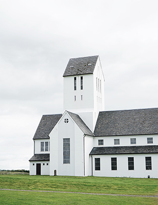 Белая протестантская церковь — типичный пример исландской архитектуры