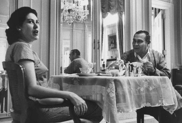 Кубинский диктатор с супругой во время завтрака в президентском дворце
