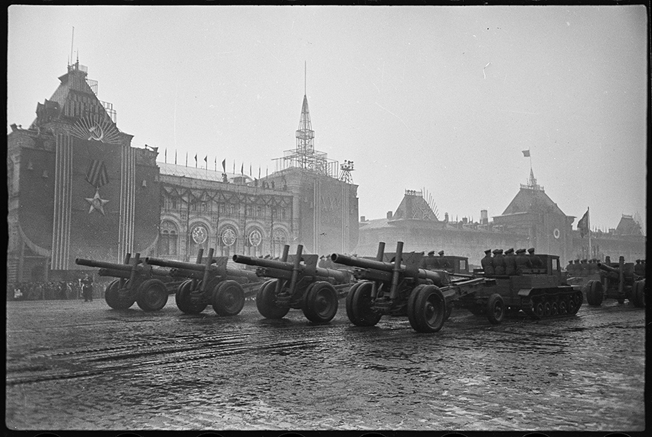 Парад на Красной площади. Москва, 1 мая, 1947 год.
