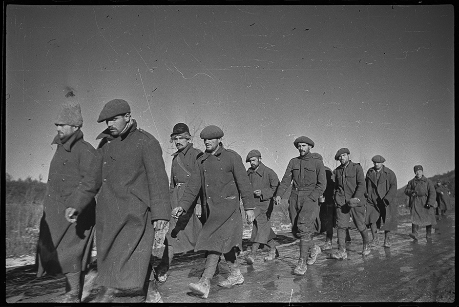 Пленные румынские солдаты. Северный Кавказ, 1942.