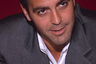 Один из секс-символов и икон стиля начала XXI века — Джордж Клуни. Приталенный итальянский пиджак, расстегнутая рубашка, легкая седина и легкий загар — классический метросексуал. Неудивительно, что слухи о нетрадиционной сексуальной ориентации преследовали Клуни большую часть карьеры.