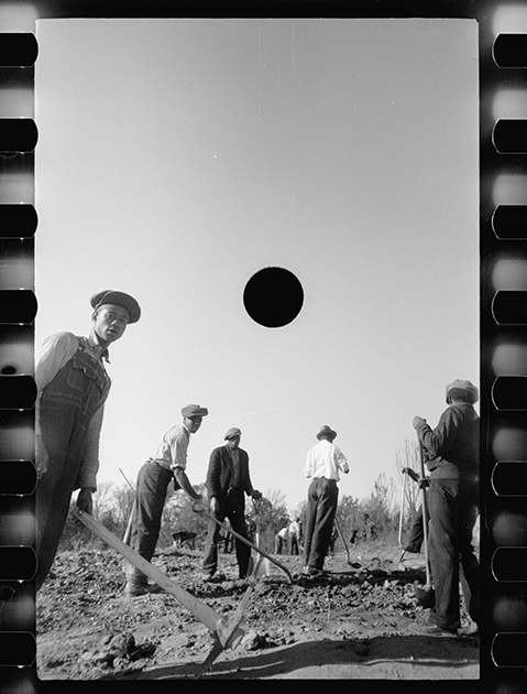 Временные рабочие в округе Принс-Джорджес, штат Мэриленд. Снимок Карла Миданса.