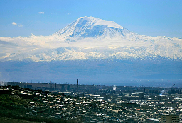 Вид на гору Арарат из Еревана