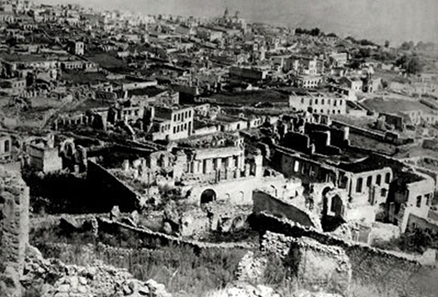 1920 год. Город Шуша после армянского погрома во время армяно-азербайджанской войны 1918-1920 годов