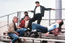 В фильме «Бриолин», вернувшем моду на молодежную стилистику 50-х, далеко не все ходили в кожаных куртках, но абсолютно все подворачивали джинсы.