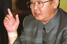 Если Ким Ир Сен часто надевал однобортный костюм, и даже на каноническом рисунке изображен именно в нем, то его сын и наследник Ким Чен Ир вообще не изменял серому корейскому френчу. 