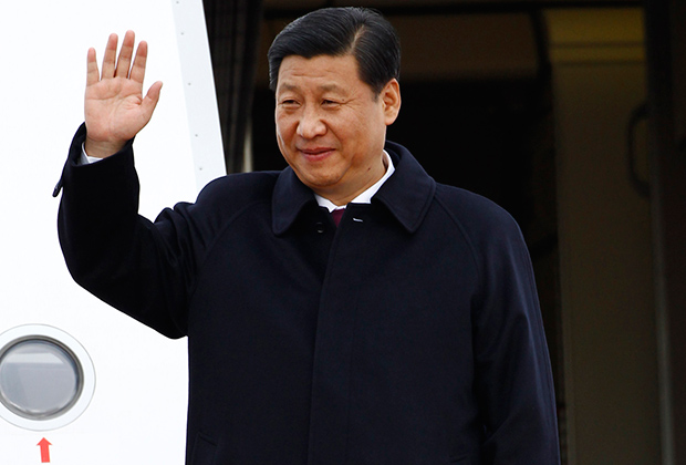 Си Цзиньпина называют новым императором Китая, но из всех лидеров коммунистического Китая он надевает френч Мао реже всех.