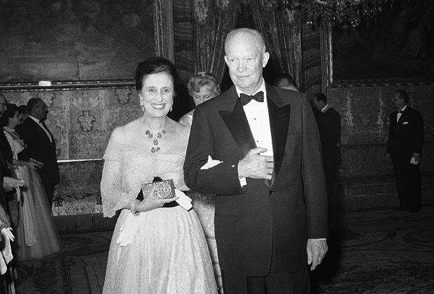Кармен в сопровождении президента Эйзенхауэра 