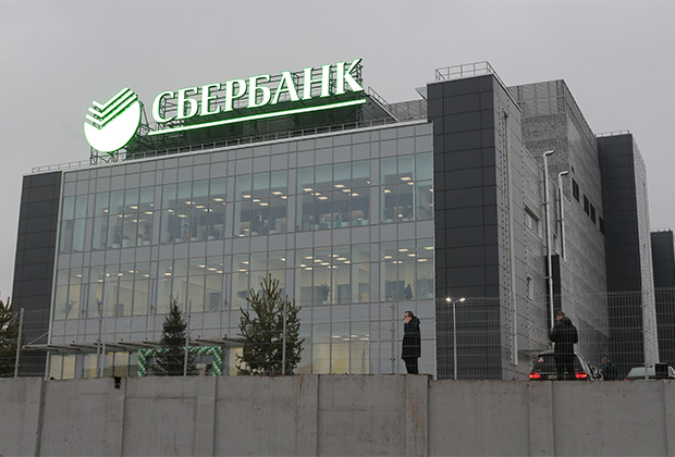 Замахнулись