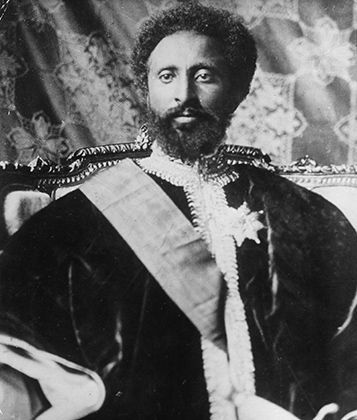 Последний император Эфиопии Хайле Селассие I, которого Маркус Гарви объявил живым воплощением бога Джа на Земле