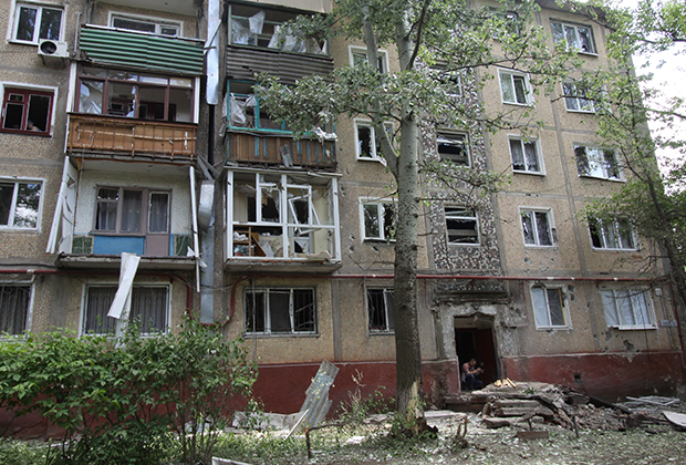 Жилой дом в Горловке, пострадавший в результате обстрела