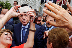 Помидор, уходи Турки готовятся прогнать Эрдогана. Им помогут фанат России и кандидат от народа