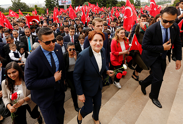 Рейтинг Мерал Акшенер, «железной леди турецкой политики», составляет 19 процентов