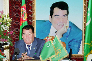 Туркменский Сталин Он назвался великим вождем и превратил свою страну в Северную Корею с пингвинами