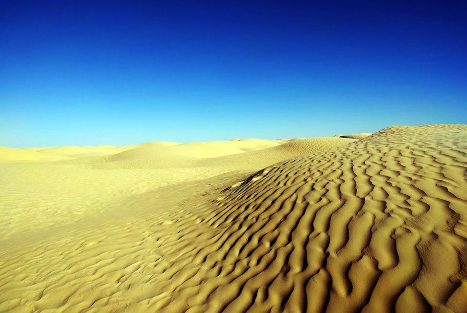 Пустыня Сахара — пожалуй, главная достопримечательность на юге Туниса. Где бы вы ни остановились, вам обязательно предложат экскурсию по барханам.