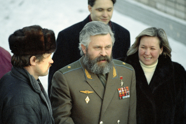 Александр Руцкой (в центре), 1993 год