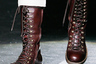 Переосмыслению со стороны дизайнеров DSquared2 подверглись и культовые вишневые ботинки а-ля Dr. Martens. Итальянские канадцы заметно удлинили голенище, превратив ботинки в сапоги. 