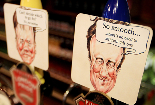 Карикатуры на Ника Клегга и Дэвида Кэмерона в баре Вестминстера