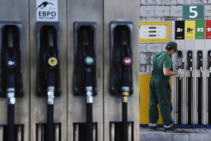 Эксперт обвинил правительство в росте цен на бензин