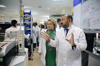 Матвиенко посетила научные лаборатории компании BIOCAD в Петербурге