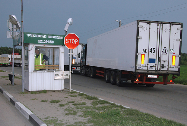 Начиная с 1990-х годов в Россию через Белоруссию идет поток контрабандных товаров