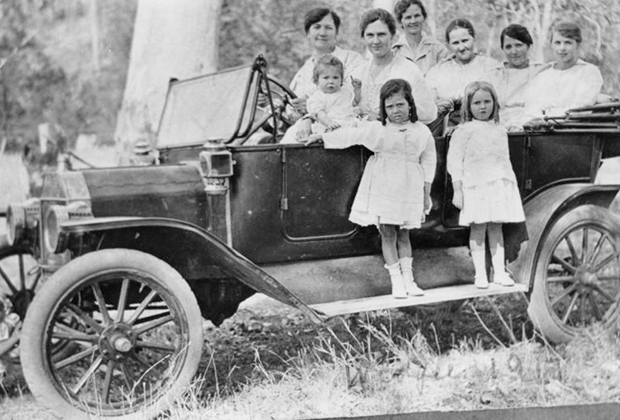 Семья Шепперсонов в автомобиле Ford Model T