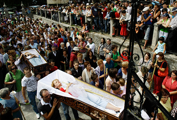 Fiesta de Santa Marta de Ribarteme — фестиваль живых мертвецов