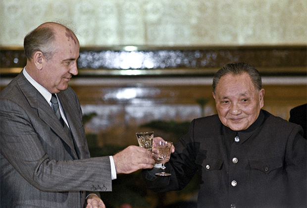 Михаил Горбачев и Дэн Сяопин. 1989 год