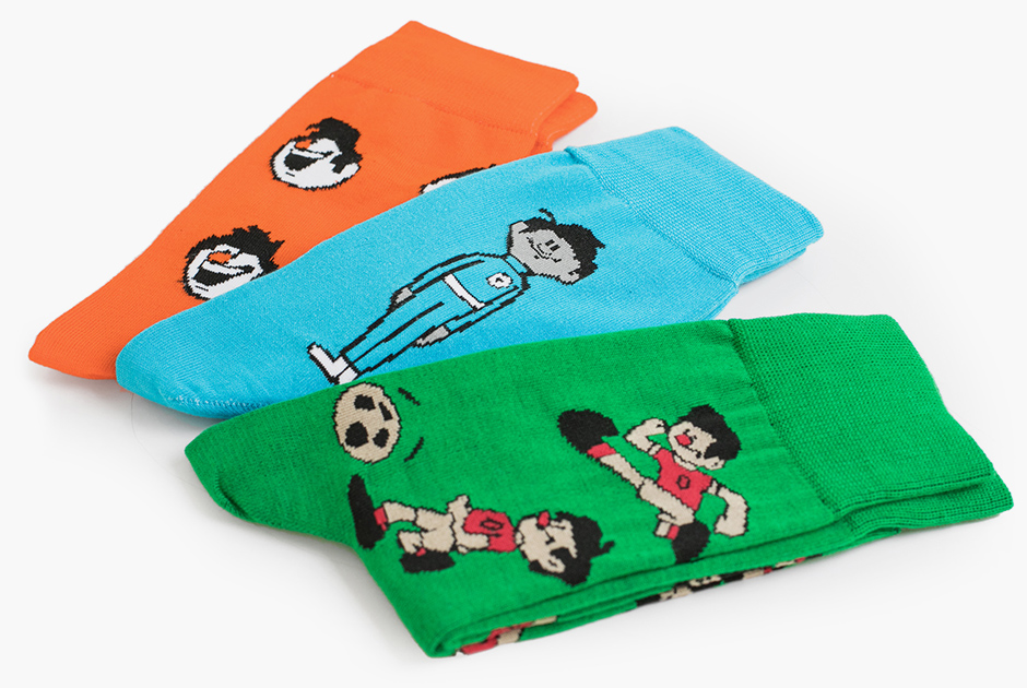 Коллекцию цветных носков-унисекс с мультяшными футболистами российский бренд St.Friday Socks выпустил специально к чемпионату мира совместно со студией «Союзмультфильм».