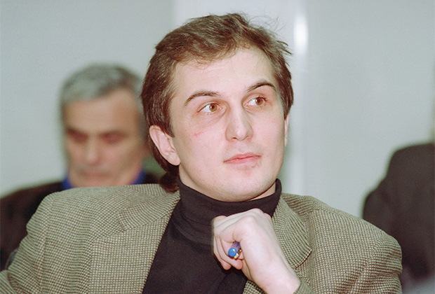 Генеральный секретарь ЦК Партии любителей пива Константин Калачев на круглом столе в Госдуме, 1995 год