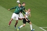 Футболисты Германии и Мексики