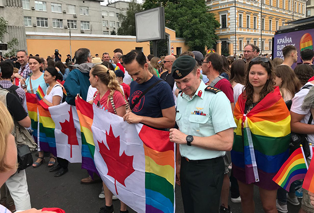 Канадская делегация на гей-параде в Киеве