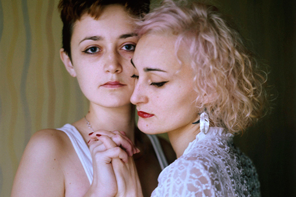 Лесбиянки стали сводными сестрами: video Yandex'te bulundu