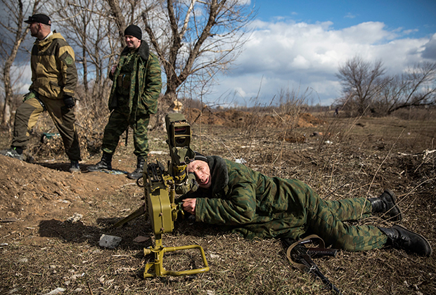 Бойцы вооруженных сил ДНР в районе Горловки