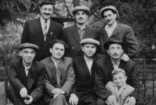 Верхний ряд: Ило Девдариани, Аслан Усоян (Хасан). Нижний ряд: Левико Рамишвили, Сосо Ургебадзе (Ортава). 1957 год, Тбилиси
