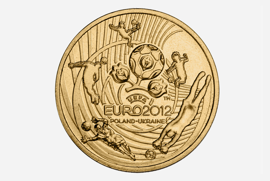 Банк Польши также выпустил серию памятных монет к Евро-2012. Монета номиналом 2 злотых изготовлена из медно-алюминиевого сплава, ее тираж составляет 100 тысяч штук. Монет достоинством 20 злотых отчеканили 35 тысяч штук.  