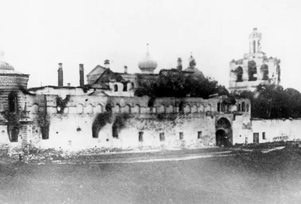 Спасо-Преображенский монастырь в Ярославле после подавления восстания. 1918 год