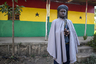 Бобо Ашанти не только самое консервативное и аскетичное направление в растафарианстве, но и самое активное. Этот священник по имени Чарли родился на острове Гваделупа, который является заморским департаментом Франции, но служит в церкви Ашанти в Эфиопии. Его тюрбан больше напоминает традиционные мусульманские тюрбаны, нежели типичный головной убор Бобо Ашанти. 