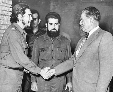 Тито на встрече с революционером Эрнесто Че Геварой