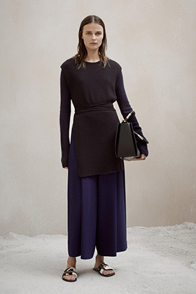 Модель в платье из коллекции The Row Pre-Fall 2015