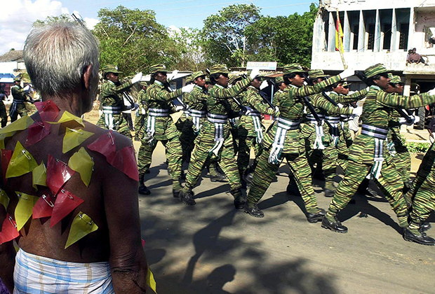 Марширующий женский отряд «Тигров освобождения Тамил-Илама»