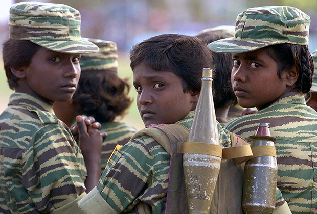 Девушки в армии «Тигров освобождения Тамил-Илама»