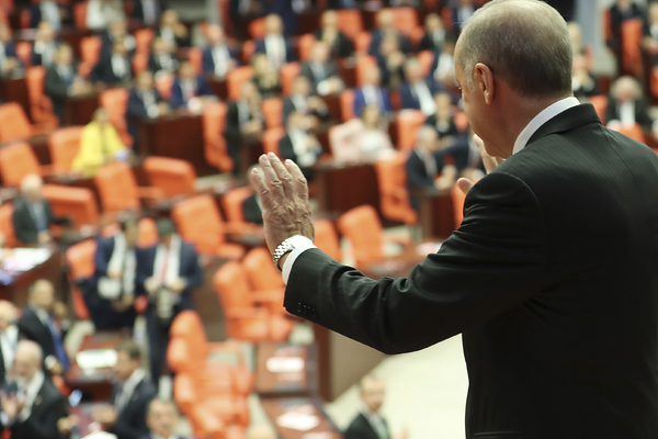 Турецкое правительство продолжает чистки государственного аппарата