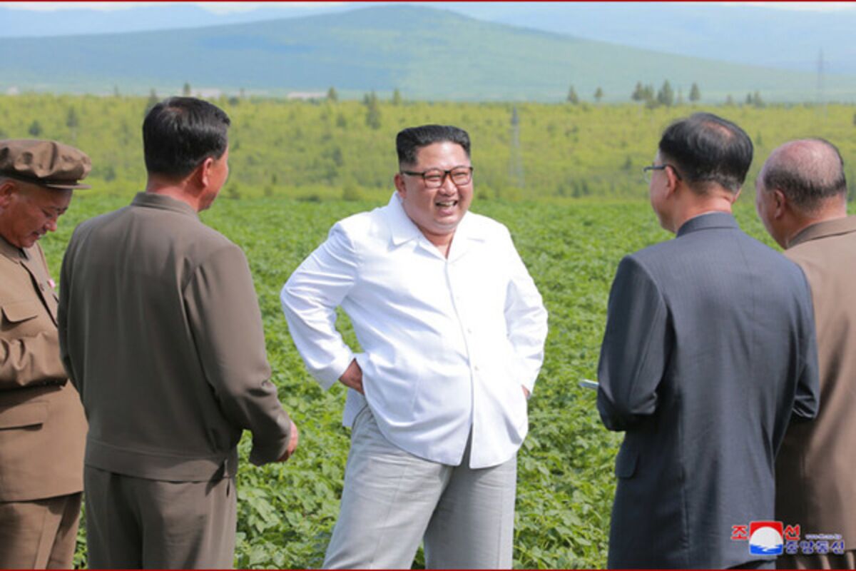 Image result for Ðим Чен Ын вмеÑÑо вÑÑÑеÑи Ñ Ð³Ð¾ÑÑекÑеÑаÑем СШРпоеÑ
ал на каÑÑоÑелÑнÑÑ ÑеÑмÑ