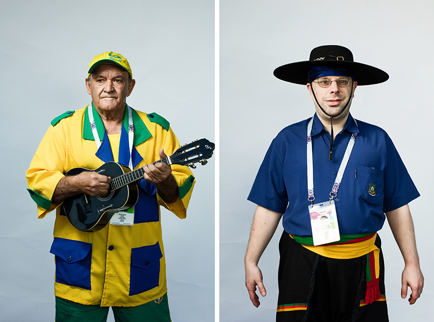 Слева: Один из трех музыкантов из Бразилии. Они не пропускают ни одного чемпионата мира по футболу уже десять лет. С ними путешествует оператор, который снимает их приключения для документального фильма. 


Справа: Бразилец в шляпе, не сказал ни слова.